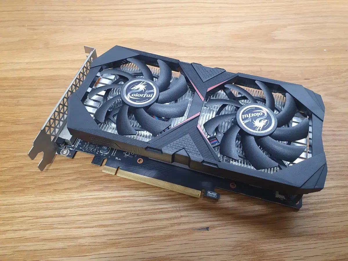 엄청 깨끗한 컬러풀 gtx1650 그래픽카드