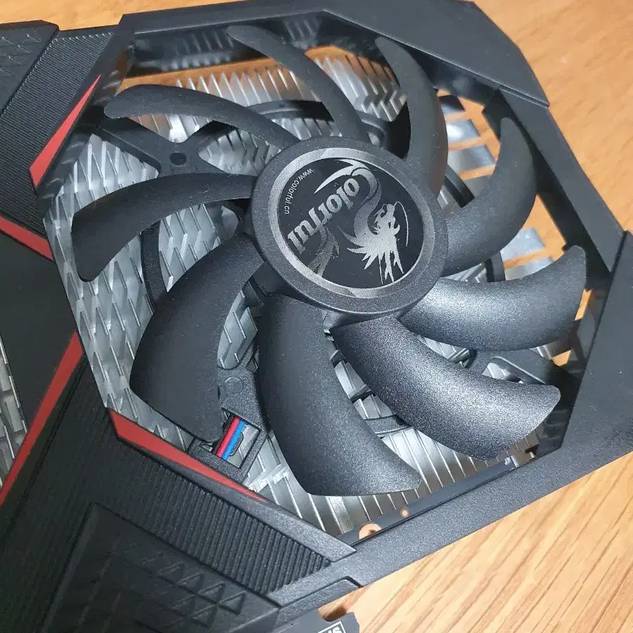 엄청 깨끗한 컬러풀 gtx1650 그래픽카드