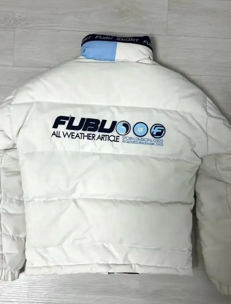 FUBU 화이트 패딩