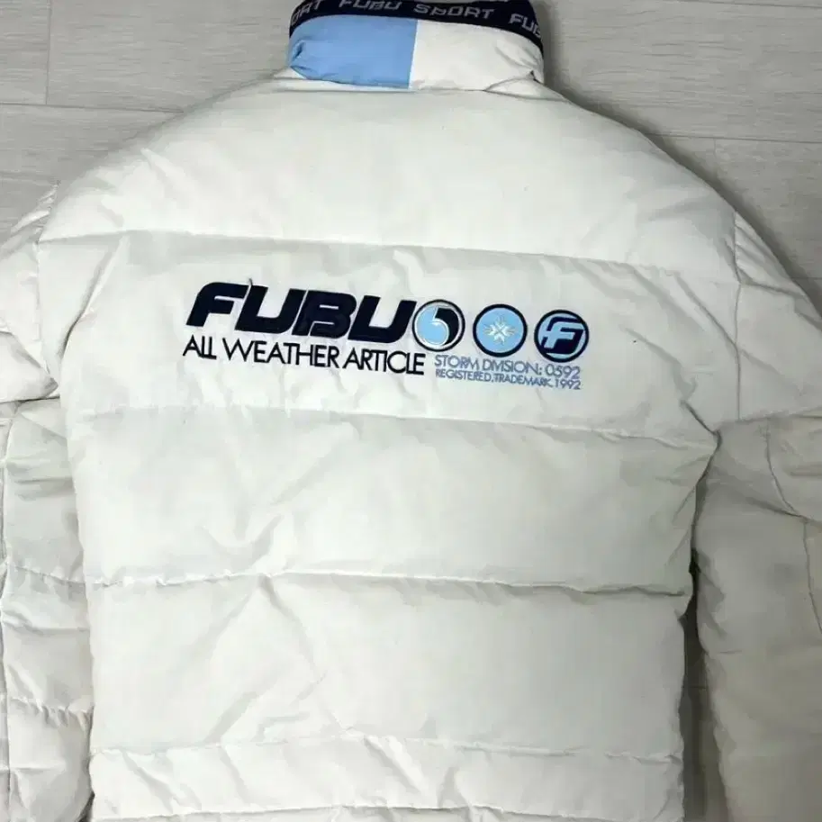 FUBU 화이트 패딩