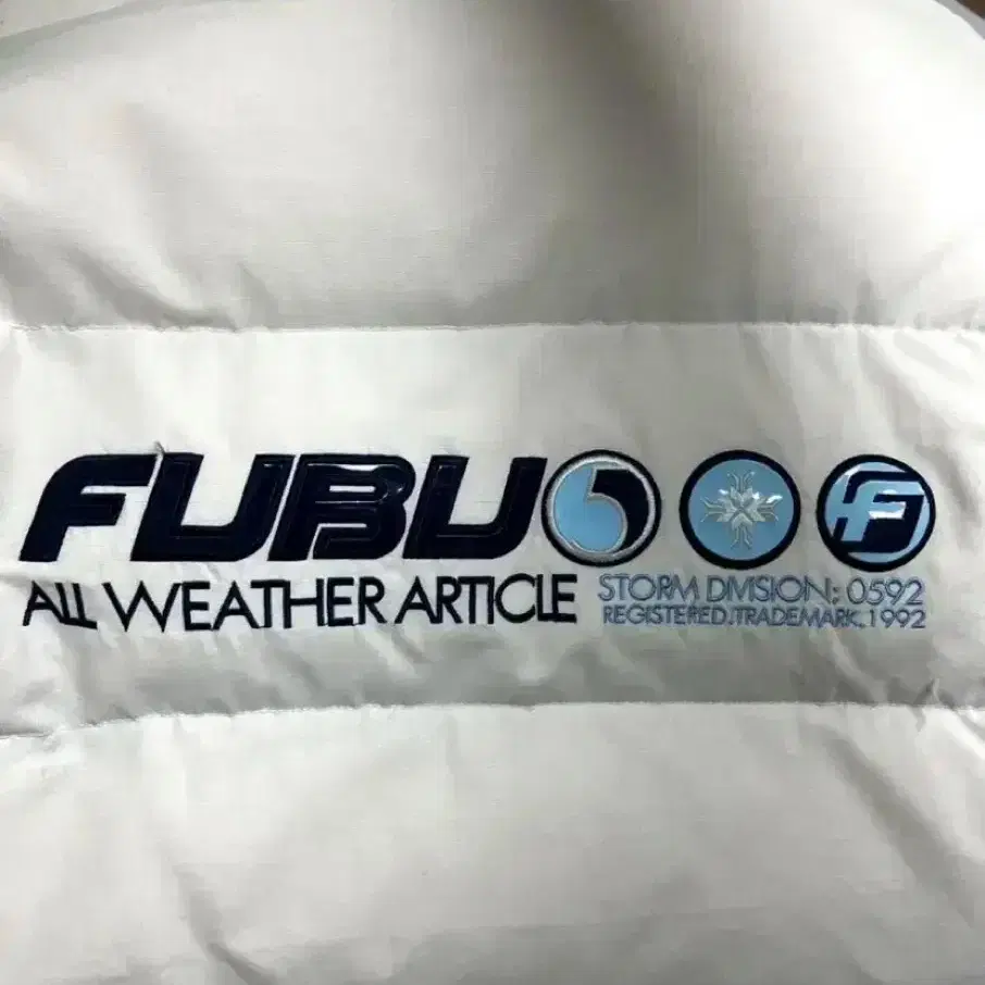 FUBU 화이트 패딩