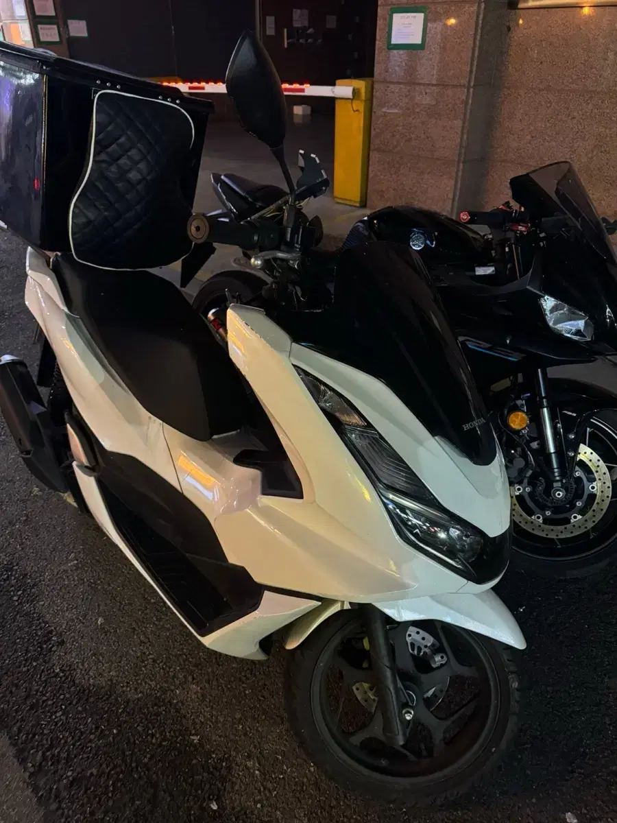 2022 PCX 24000키로 판매