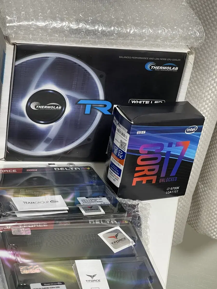 i7 9700k, 보드, 32기가 램 저렴하게 팝니다. 쿨러도드려요.