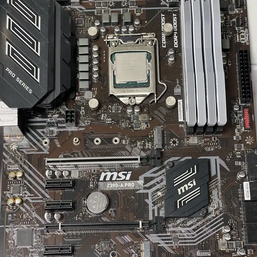 i7 9700k, 보드, 32기가 램 저렴하게 팝니다. 쿨러도드려요.