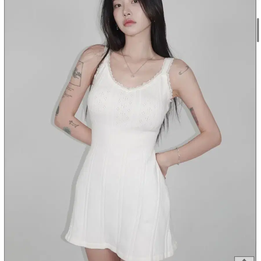 페일제이드 펀칭 니트 원피스 Punching Knit mini Dress