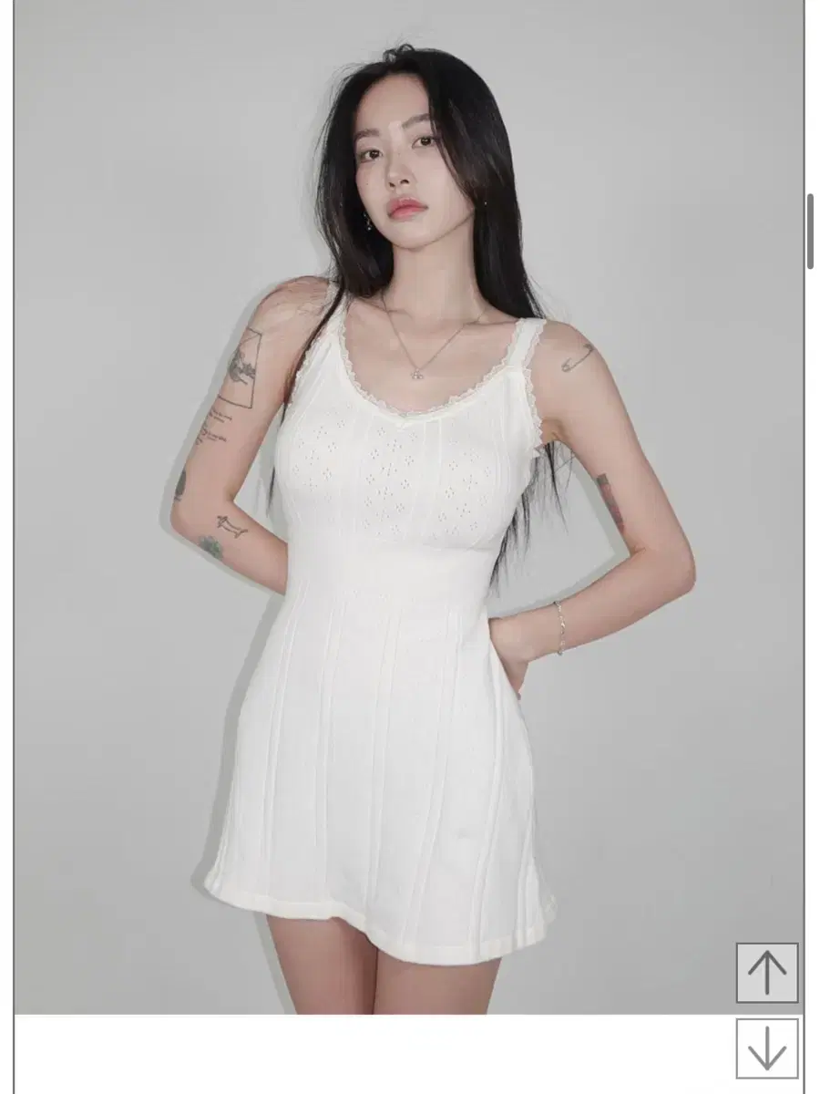 페일제이드 펀칭 니트 원피스 Punching Knit mini Dress