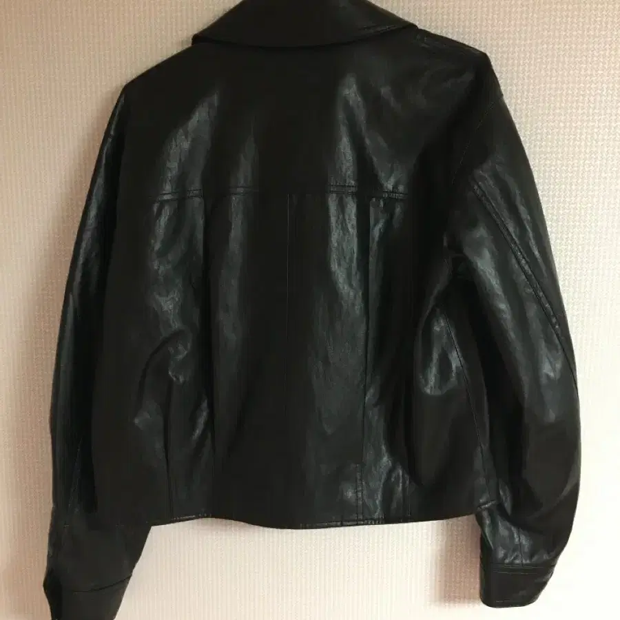 앳코너 FAUX LEATHER CROP JACKET black