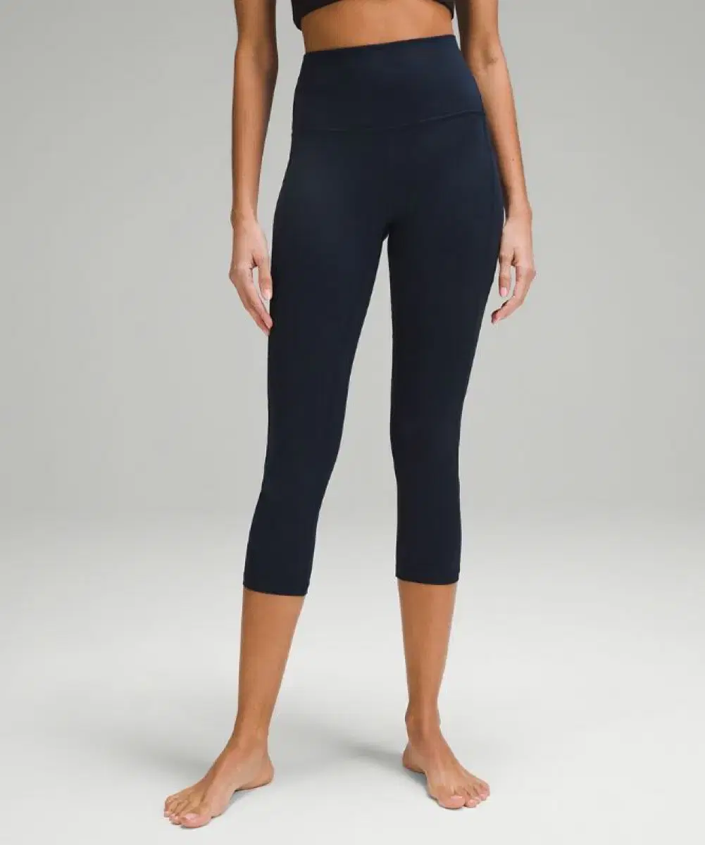 (Quick sale, unworn, new) Lululemon Align Highlight Crop Pocket 23 Navy