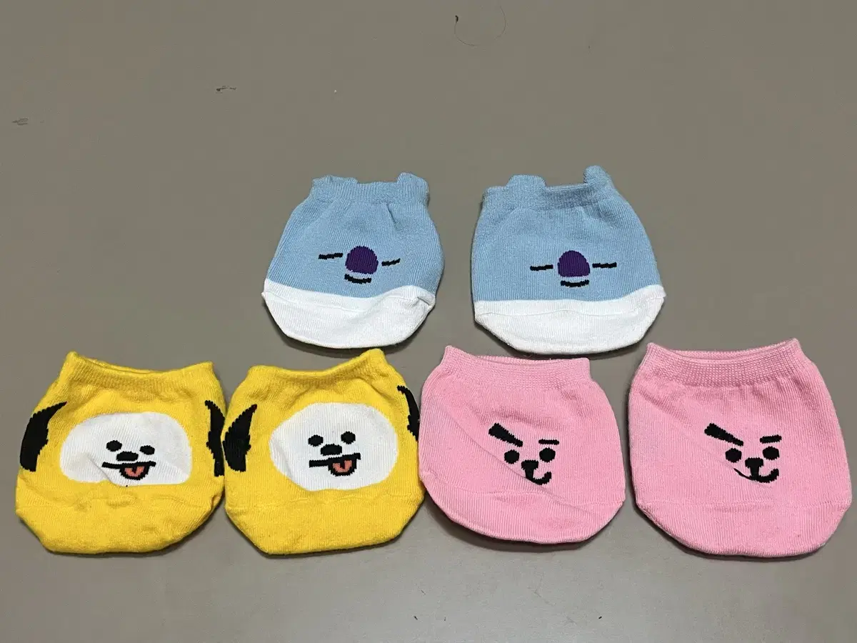 BT21 하프 양말 3세트 일괄!