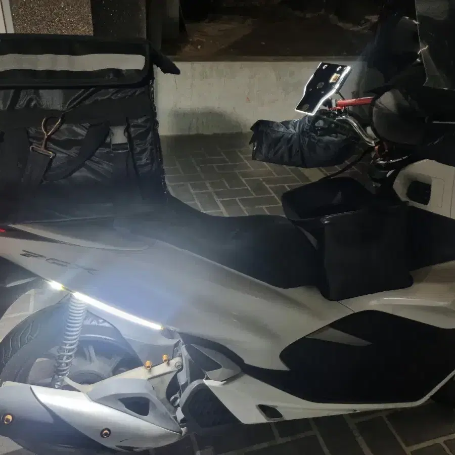 부산 pcx 125 18년식 짧은키로수