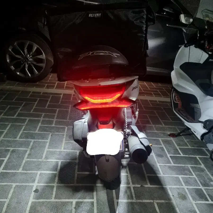 부산 pcx 125 18년식 짧은키로수