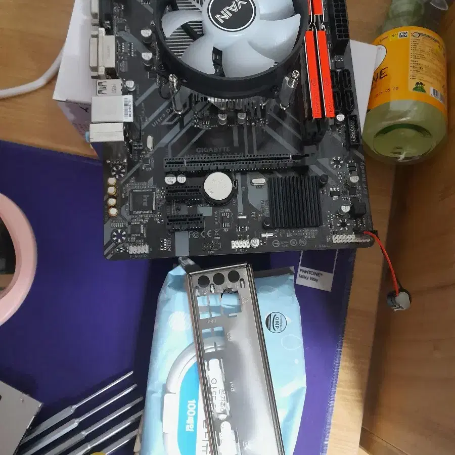 메인보드 i7 9700kf팜 , 8램 2개 16램  포함,