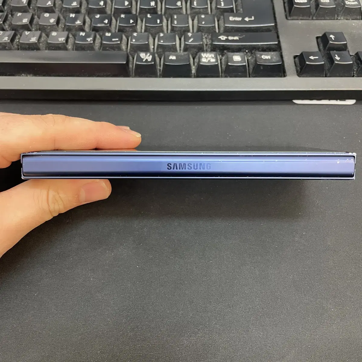 갤럭시Z폴드6 네이비 256GB 무잔상 상태좋은 중고129만8천팝니다.