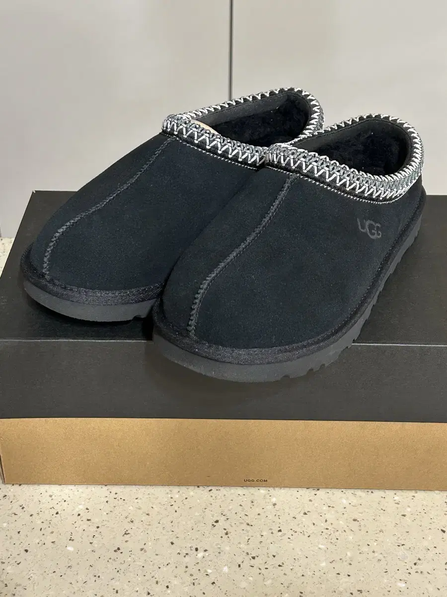 Ugg 어그 타스만 슬리퍼 블랙 250