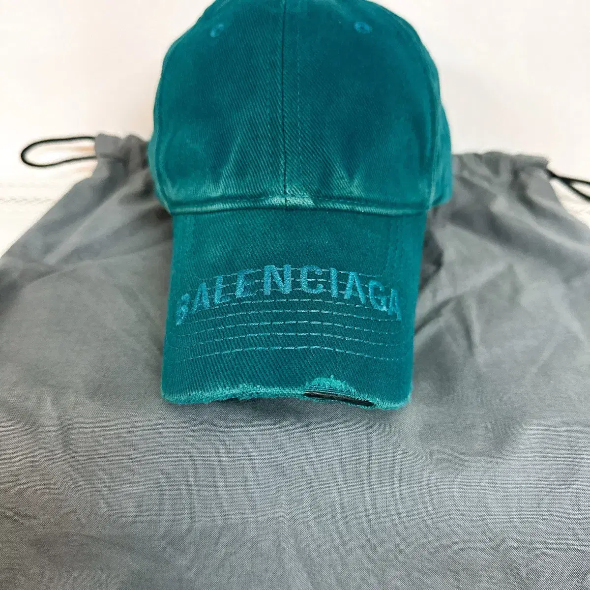 BALENCIAGA 발렌시아가 여성 페트롤 블루 로고 볼캡 70%