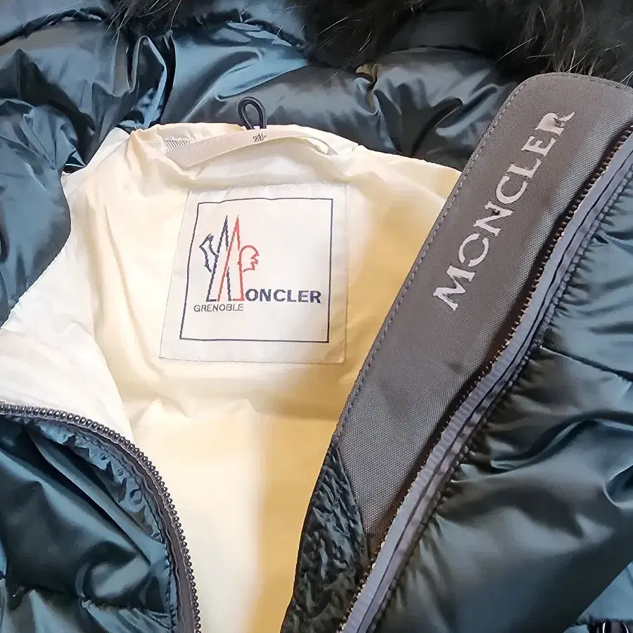 Moncler 그르노블 MELBREAK다운 재킷 0사이즈 팔아요