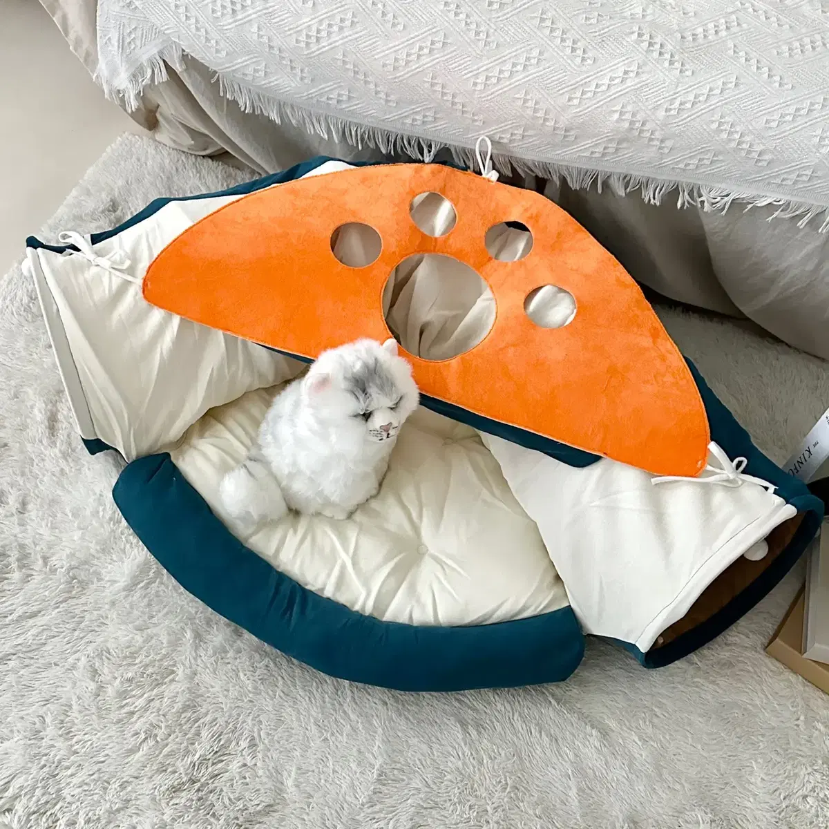 Blue Fluffy Cat Breathing Tunnel New to Sell I'm selling my shopping mall store.