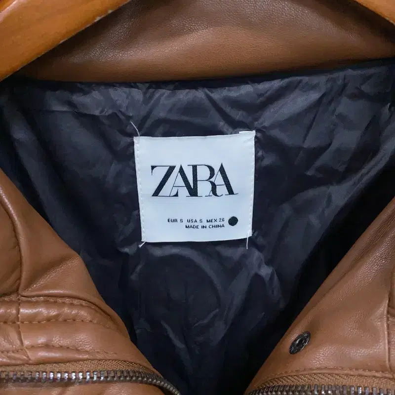 자라 ZARA 브라운 페이크 레더 가죽 크롭 패딩 90 A07807