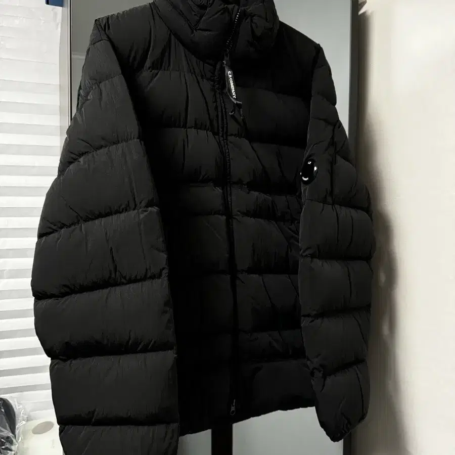 c.p company 23fw 에코크롬 패딩 판매