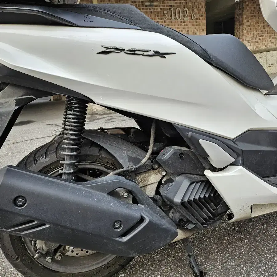 23년식 pcx 2600km 팝니다