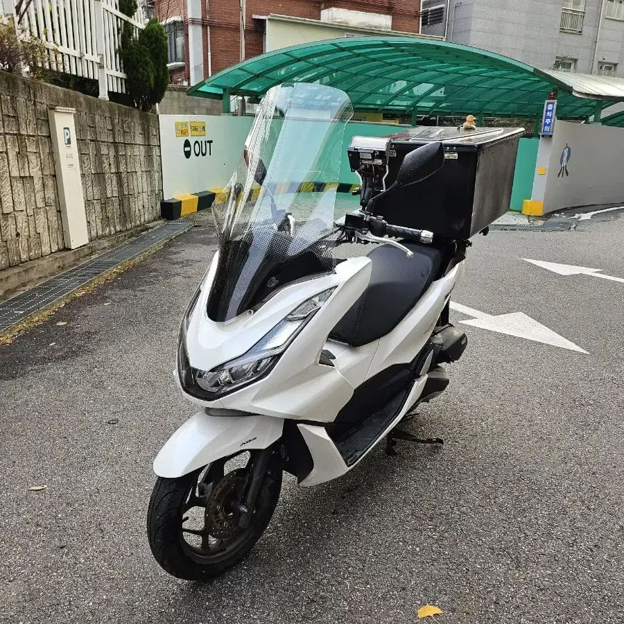 23년식 pcx 2600km 팝니다