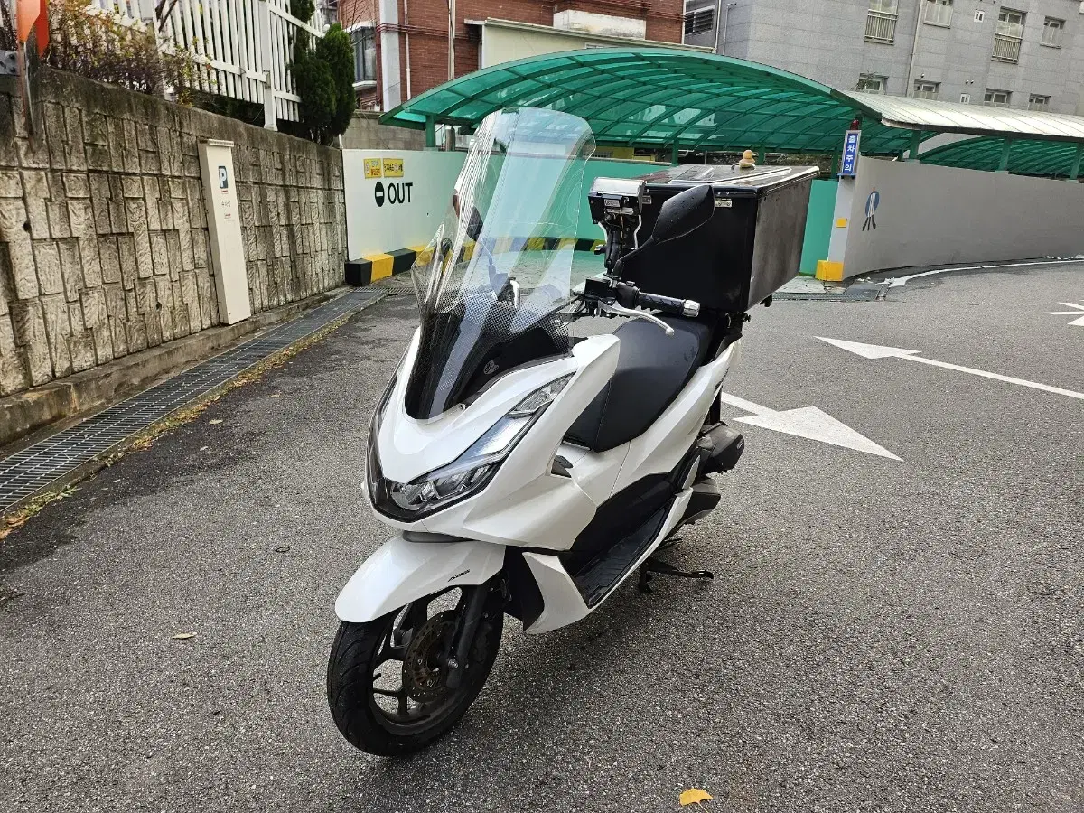 23년식 pcx 2600km 팝니다