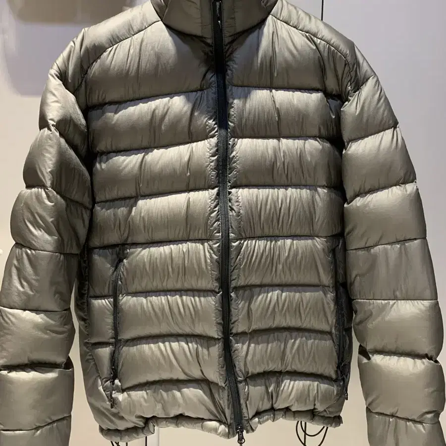 모이프 HELIUM DOWN JACKET 패딩 올리브 3사이즈