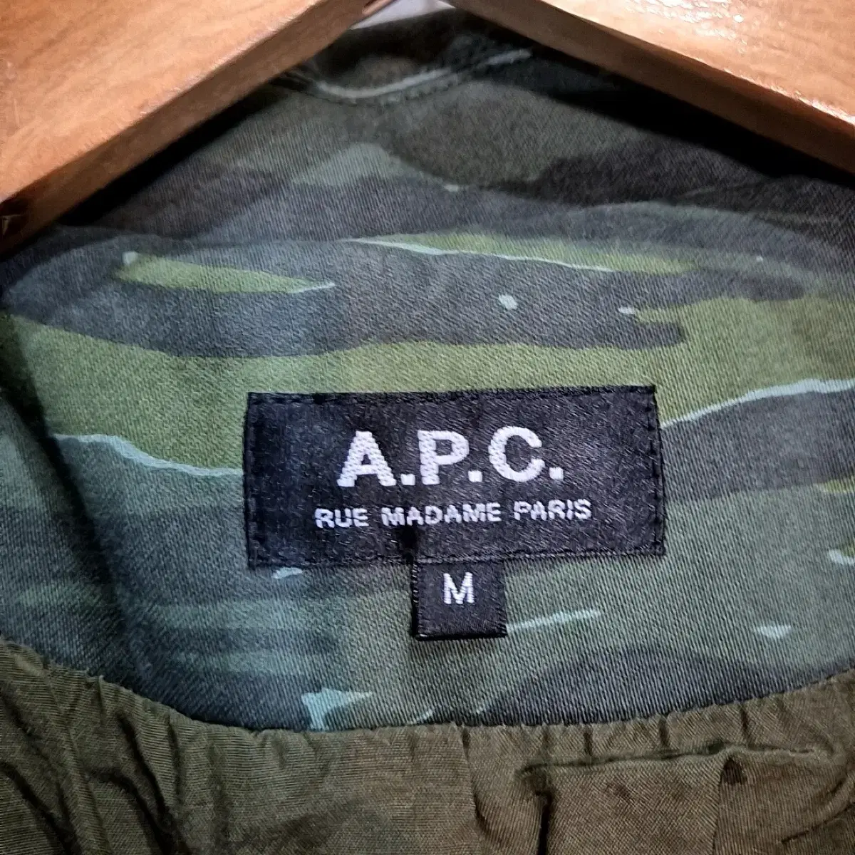 A.P.C. 타이거 카모 자켓