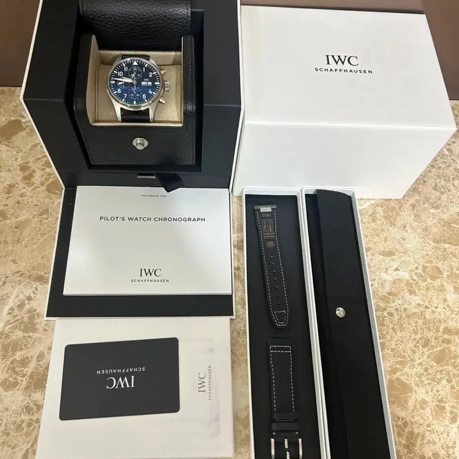 IWC 파일럿 워치 크로노그래프 43mm청판