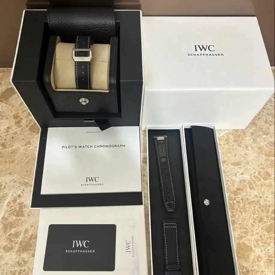 IWC 파일럿 워치 크로노그래프 43mm청판