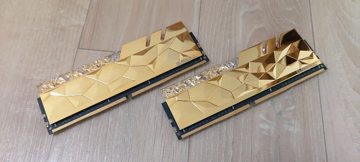 지스킬 DDR4 3600 CL14 골드 16GB X 2