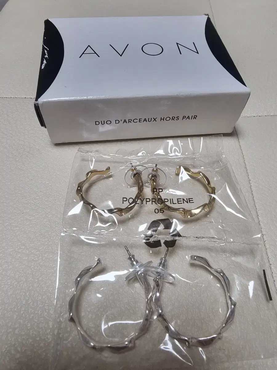 avon 2013 귀걸이 2개 세트 미사용