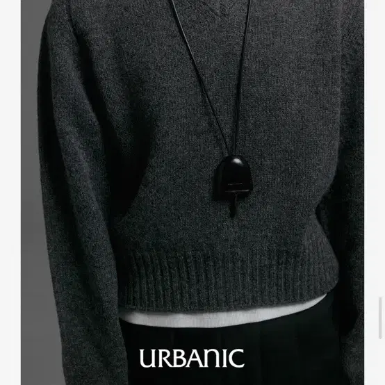 urbanic30 얼바닉 브이넥 니트 새상품