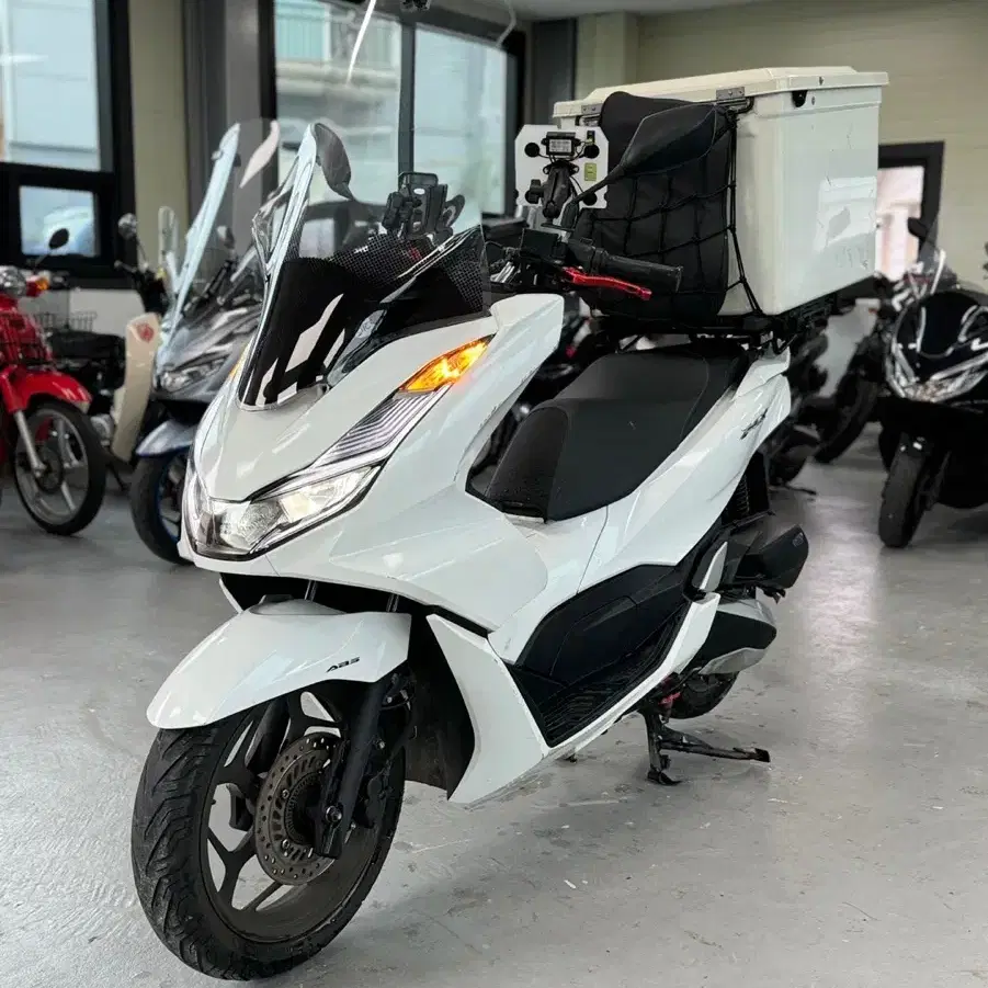 22년식 혼다 PCX125 ABS모델 36@@@KM 판매합니다.