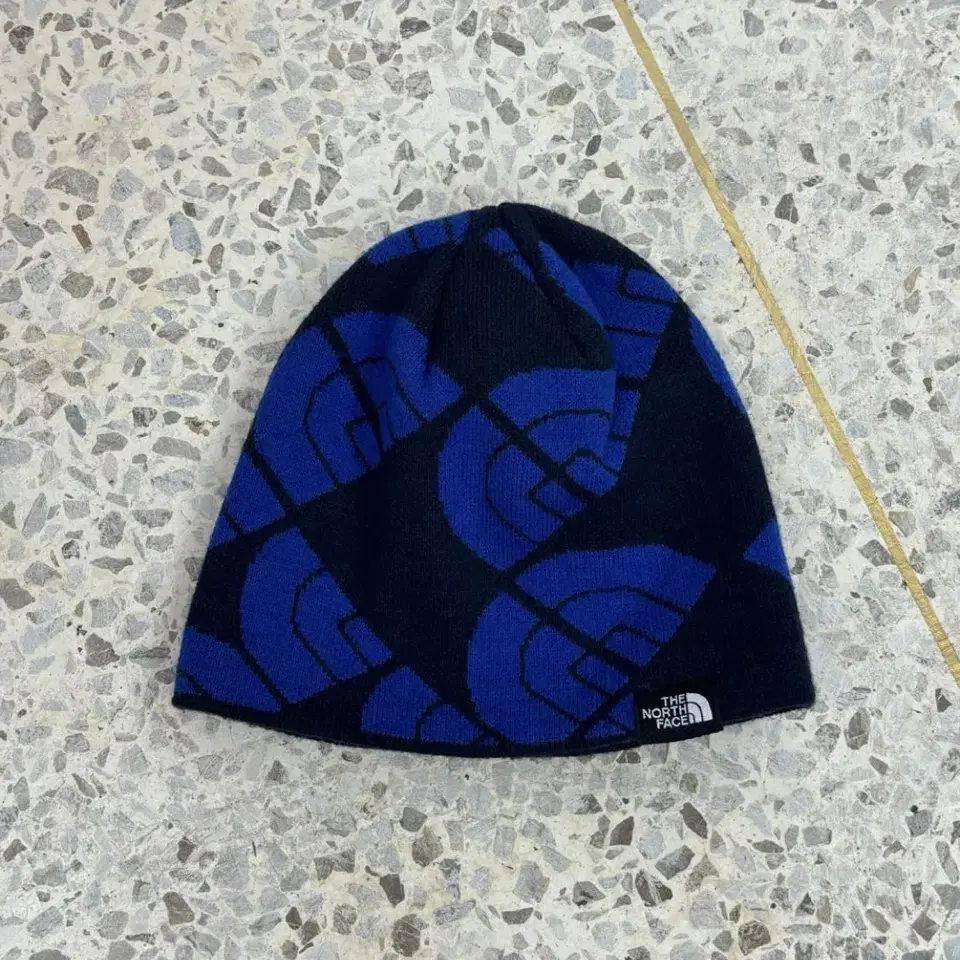 VINTAGE THE NORTH FACE BEANIE