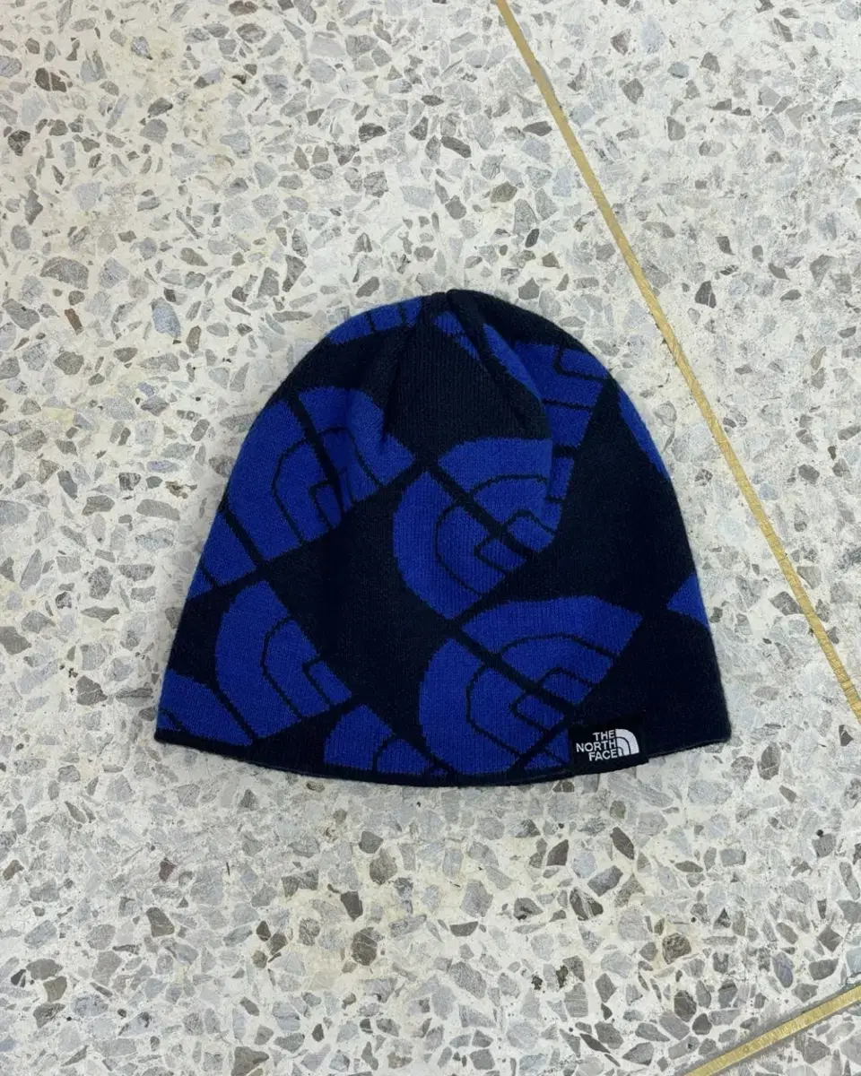 VINTAGE THE NORTH FACE BEANIE