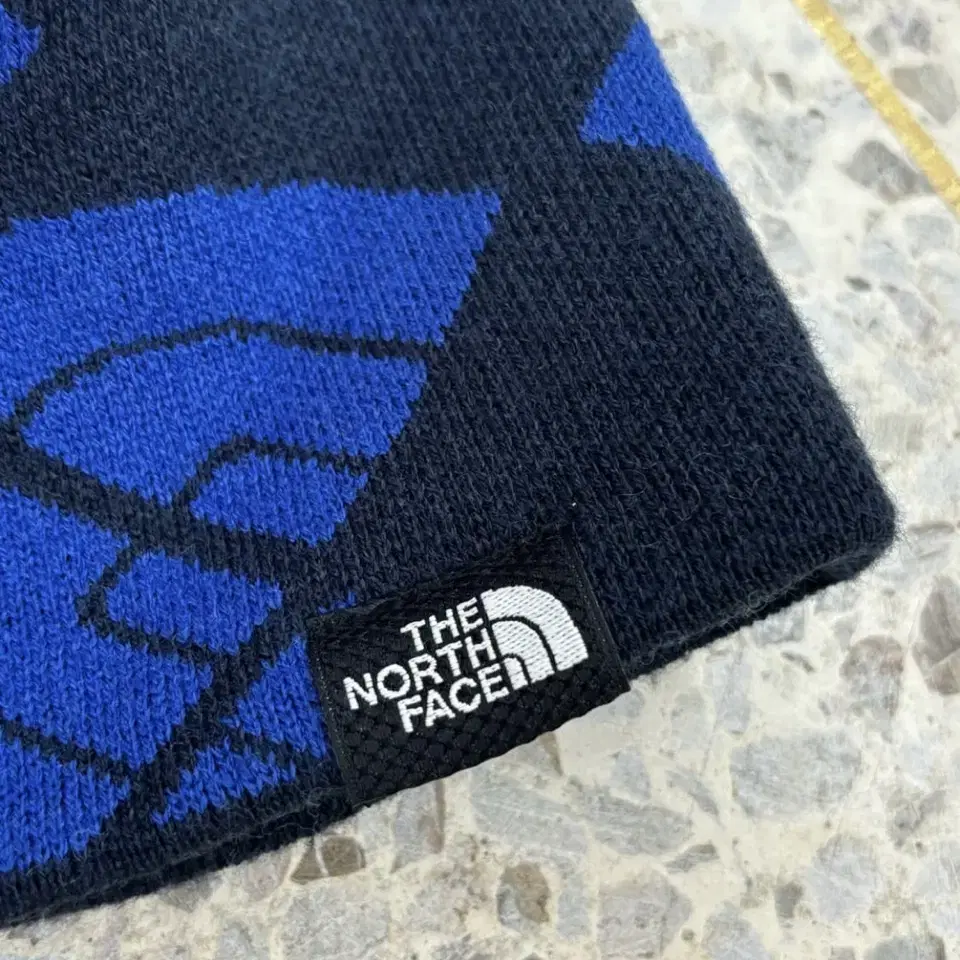 VINTAGE THE NORTH FACE BEANIE