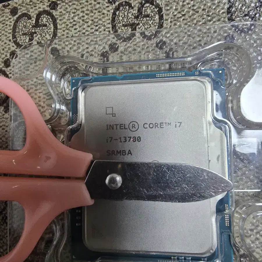 i7-13700