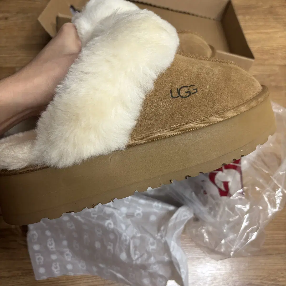 어그슬리퍼 UGG 플랫폼 체스트넛 240(38)