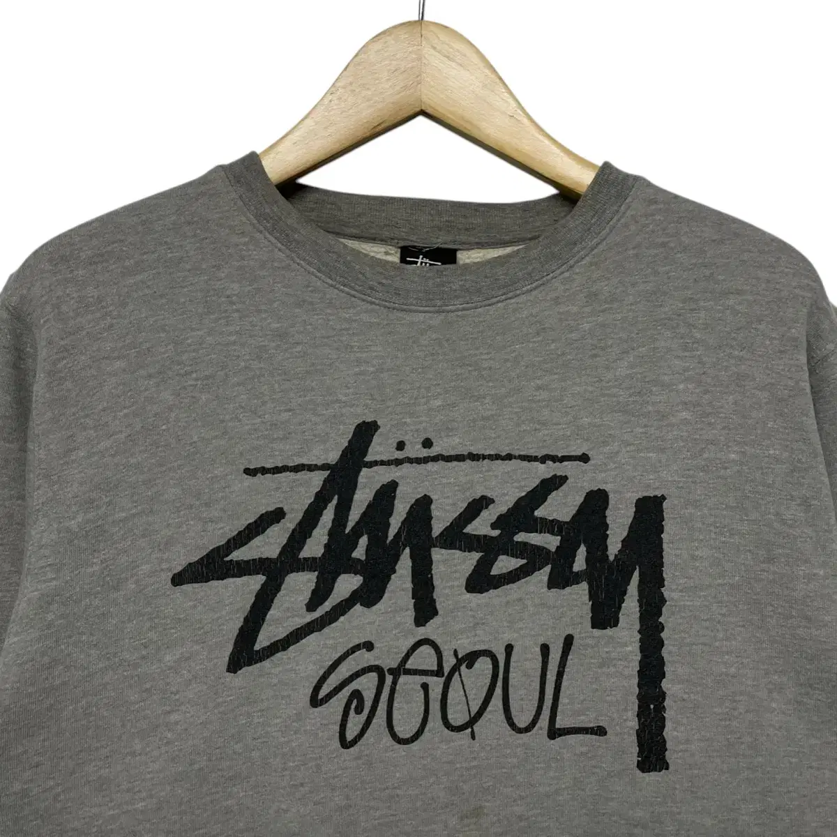 스투시 Stussy 챕터 서울 스탁 로고 맨투맨 그레이