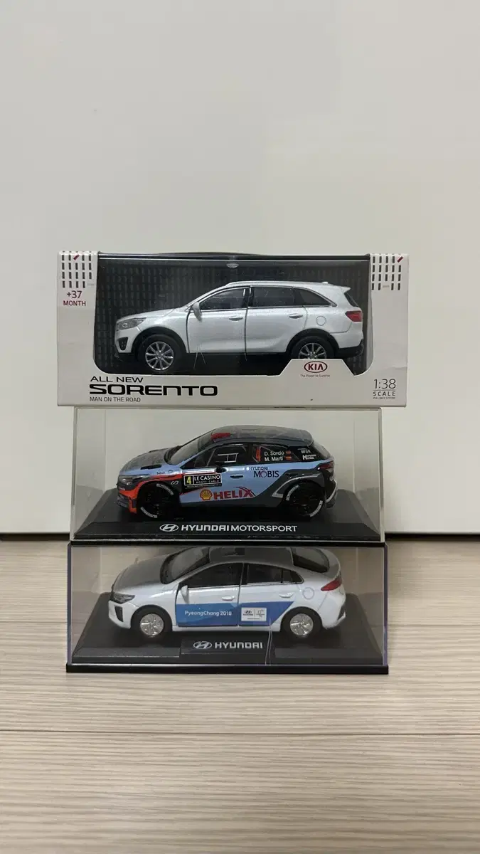 3 die-cast models (Ioniq, i20, Sorento)