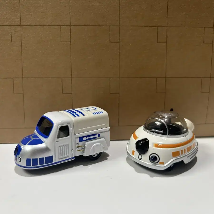 스타워즈 토미카 R2-D2 / BB8