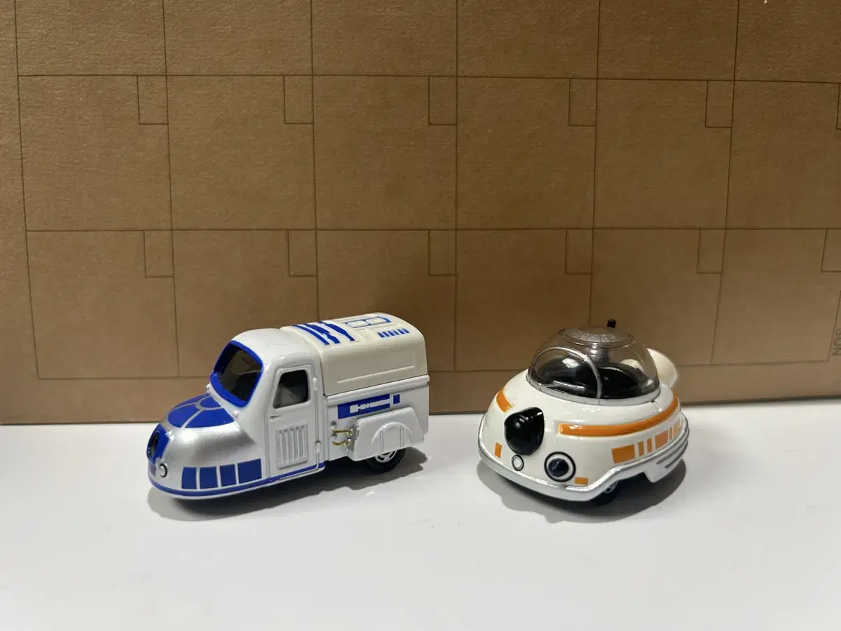 스타워즈 토미카 R2-D2 / BB8