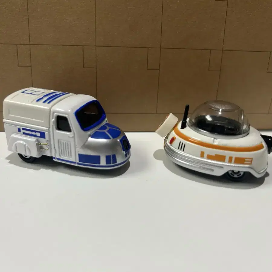 스타워즈 토미카 R2-D2 / BB8