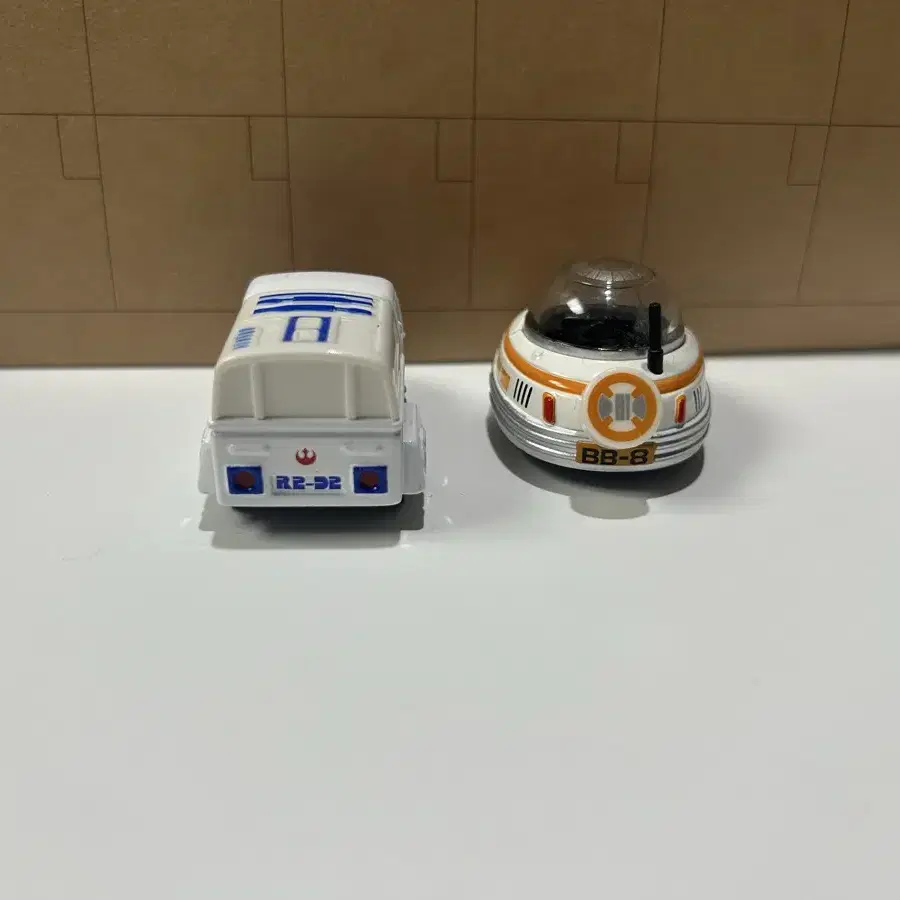 스타워즈 토미카 R2-D2 / BB8