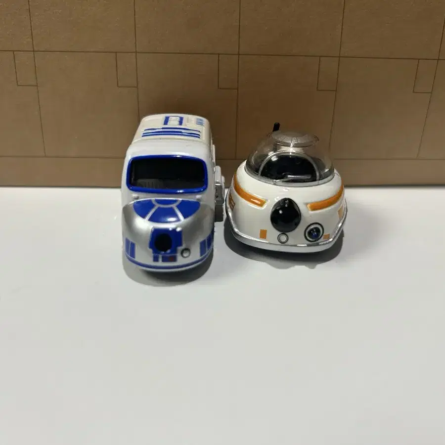 스타워즈 토미카 R2-D2 / BB8