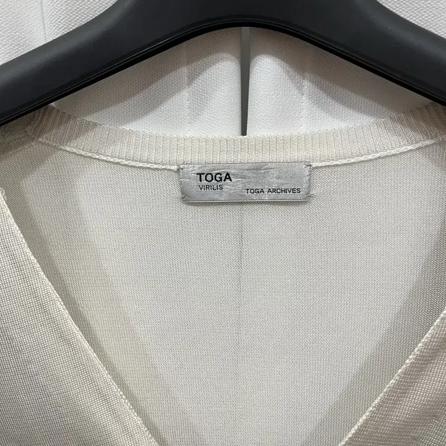 toga virilis cardigan