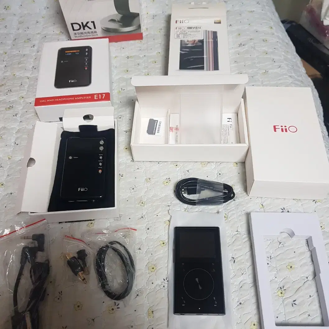 fiio x1 + e17 + dk1 신동품 같이 판매합니다.