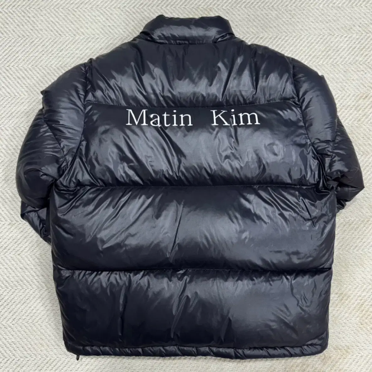 마뗑킴 패딩 (GLOSSY PUFFER JACKET IN BLACK)