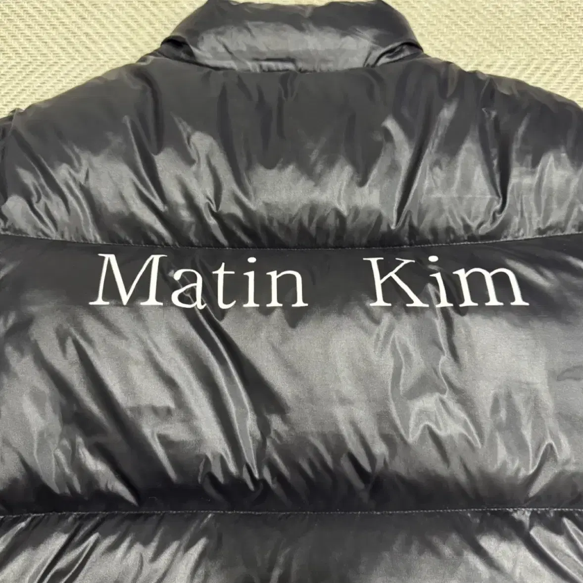 마뗑킴 패딩 (GLOSSY PUFFER JACKET IN BLACK)